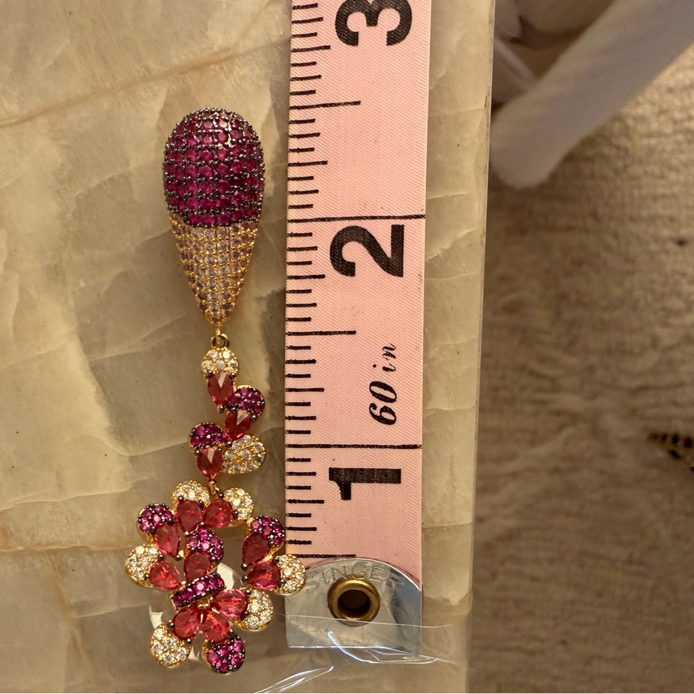 Elegant Pink and Gold Floral Earrings - Picture 4 of 4